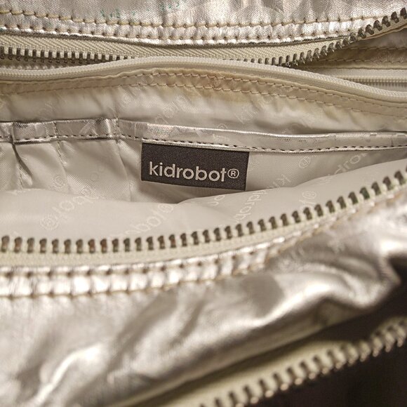 A kid Robot small Rare one of kind hand bag - Picture 2 of 3